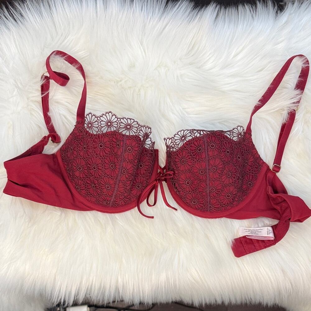 Victoria's Secret Very Sexy Burgundy Lace Push Up Bra size 36C